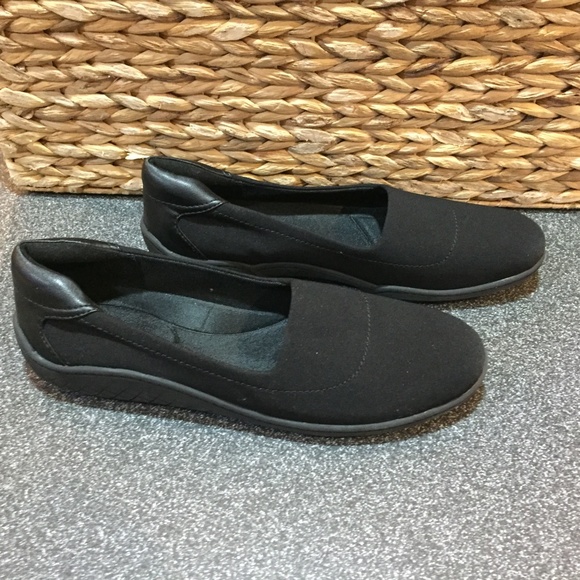 Easy Spirit Black Gift 2 Slip-on Shoes - Picture 9 of 14